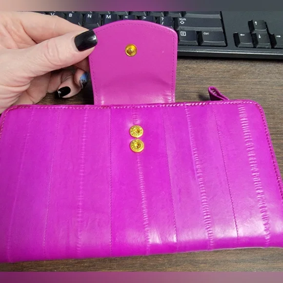 New-Beautiful Magenta/Pink Lee Sands Eelskin Wallet W/ RFID Protection - Picture 3 of 9